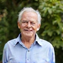 Foto di un cliente anziano soddisfatto